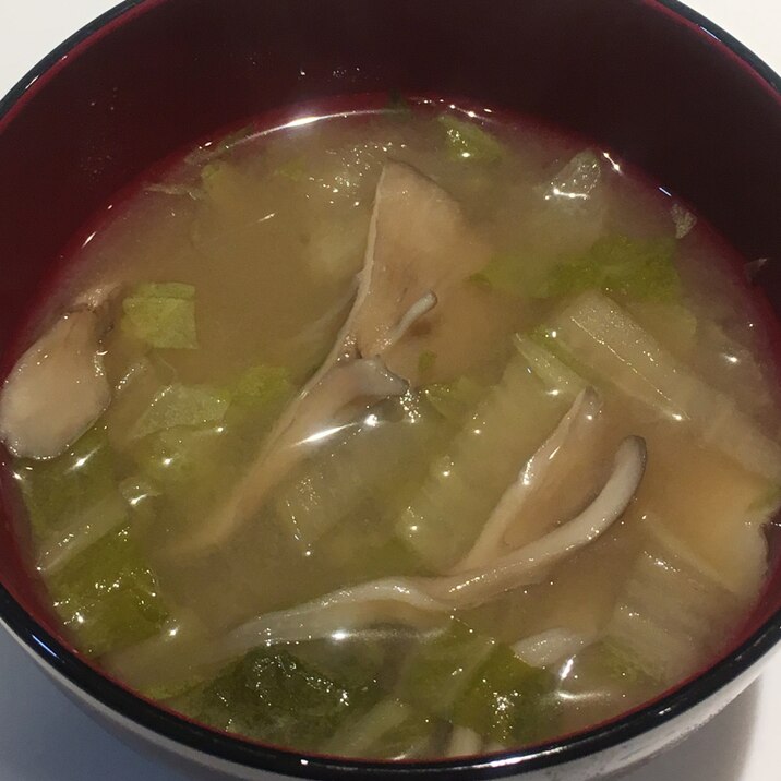 舞茸と白菜の味噌汁